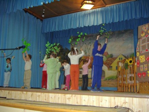 Hraje celá dědina aneb S veselou myslí na nesmysly. - 18.3.2006